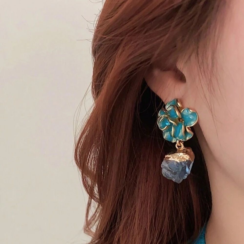 Flower statement earrings N911